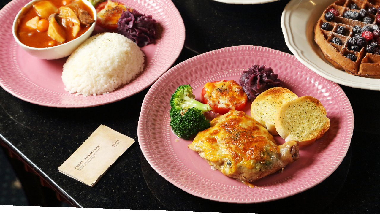 Moooon river cafe & books的早午餐